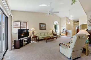 Photo #5: 6681176 Listing