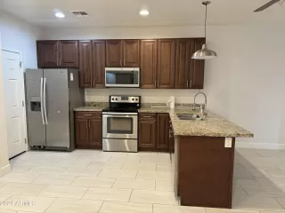 Photo #4: 6681297 Listing