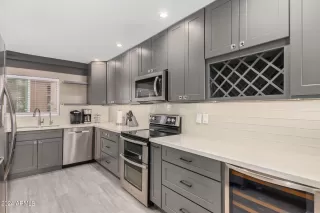 Photo #3: 6681689 Listing