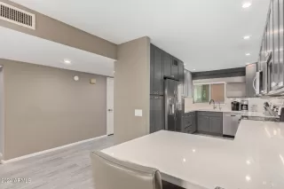 Photo #6: 6681689 Listing