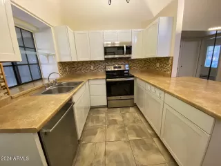 Photo #5: 6681836 Listing