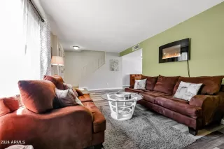 Photo #5: 6681902 Listing