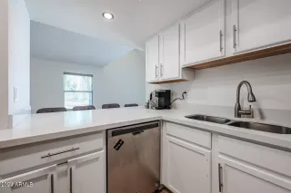 Photo #5: 6683035 Listing