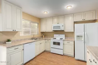 Photo #5: 6683387 Listing