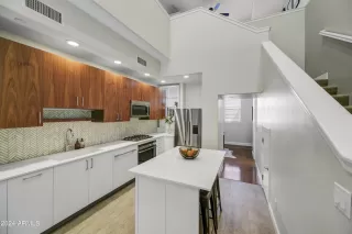 Photo #1: 6683420 Listing