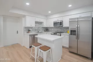 Photo #3: 6683435 Listing