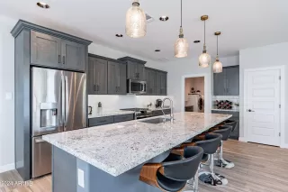 Photo #2: 6683920 Listing