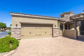 Photo #1: 6683969 Listing