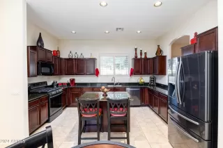 Photo #6: 6683969 Listing