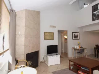 Photo #4: 6684280 Listing