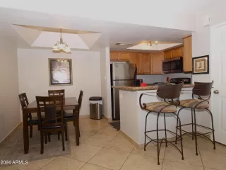 Photo #5: 6684280 Listing