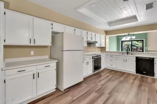 Photo #4: 6684767 Listing