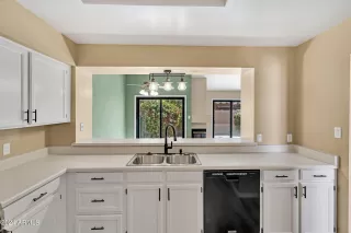 Photo #5: 6684767 Listing