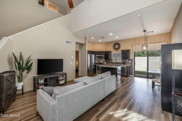 MLS: 6685263 Condo For Sale