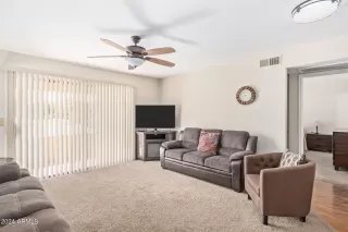 Photo #5: 6685775 Listing