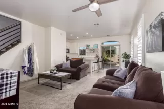 Photo #5: 6685986 Listing