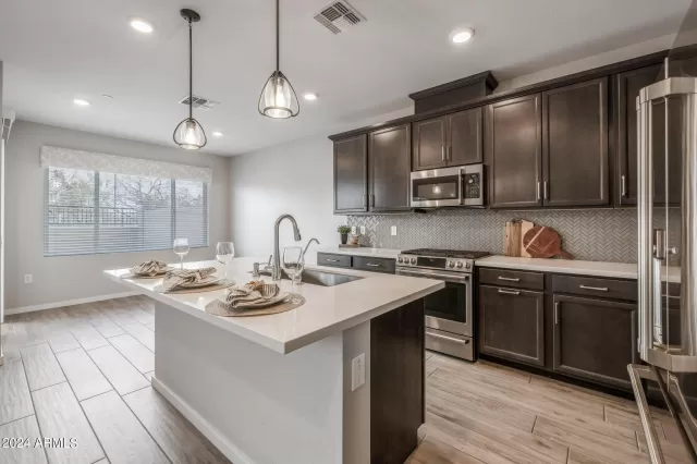 MLS: 6685994 Condo For Sale