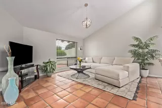 Photo #5: 6686268 Listing