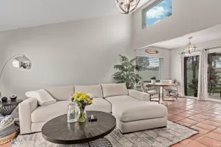 Photo #6: 6686268 Listing