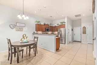 Photo #5: 6686827 Listing