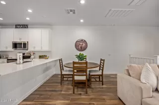 Photo #5: 6686873 Listing 