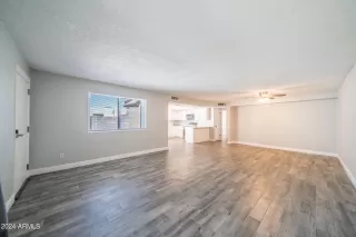 Photo #5: 6686942 Listing