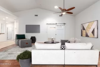 Photo #5: 6687109 Listing 