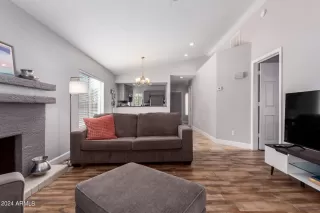 Photo #4: 6687296 Listing