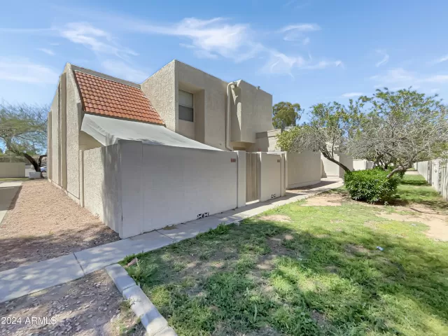 MLS: 6687328 Condo For Sale