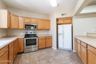 Photo #5: 6687799 Listing