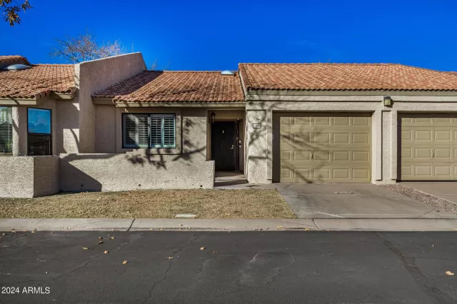 MLS: 6687935 Condo For Sale