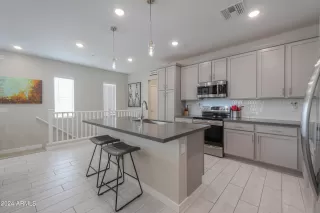 Photo #5: 6687957 Listing 