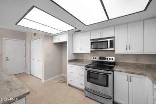 Photo #5: 6688681 Listing