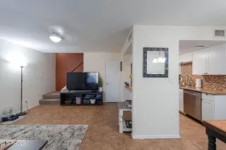 Photo #2: 6688693 Listing