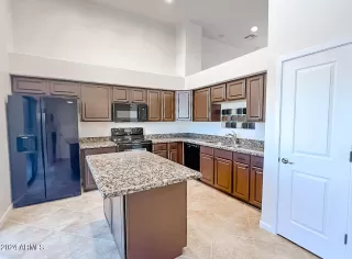 Photo #3: 6688972 Listing