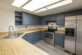 Photo #3: 6689183 Listing