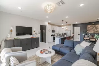 Photo #6: 6689277 Listing