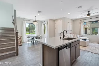 Photo #5: 6689515 Listing