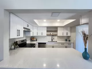 Photo #6: 6689746 Listing