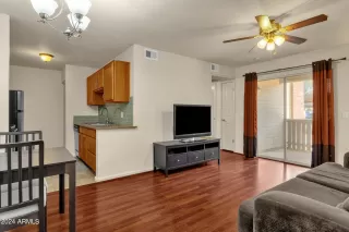 Photo #4: 6690186 Listing