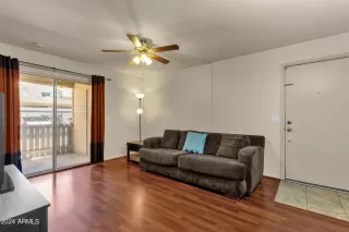 Photo #5: 6690186 Listing