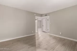 Photo #5: 6690232 Listing