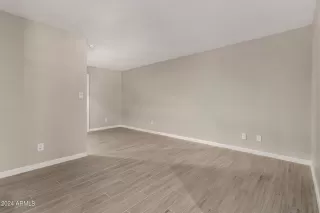 Photo #6: 6690232 Listing