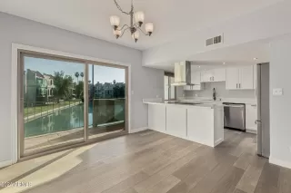 Photo #1: 6691009 Listing