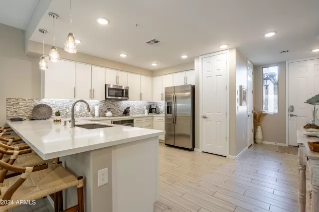 MLS: 6691227 Condo For Sale