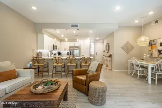 Photo #6: 6691227 Listing