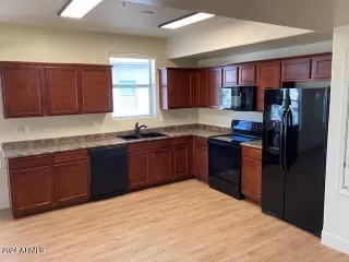 Photo #4: 6691284 Listing