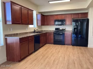 Photo #5: 6691284 Listing