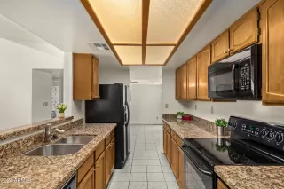 Photo #5: 6691296 Listing