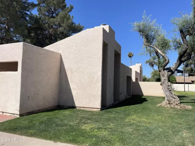 MLS: 6691397 Condo For Sale